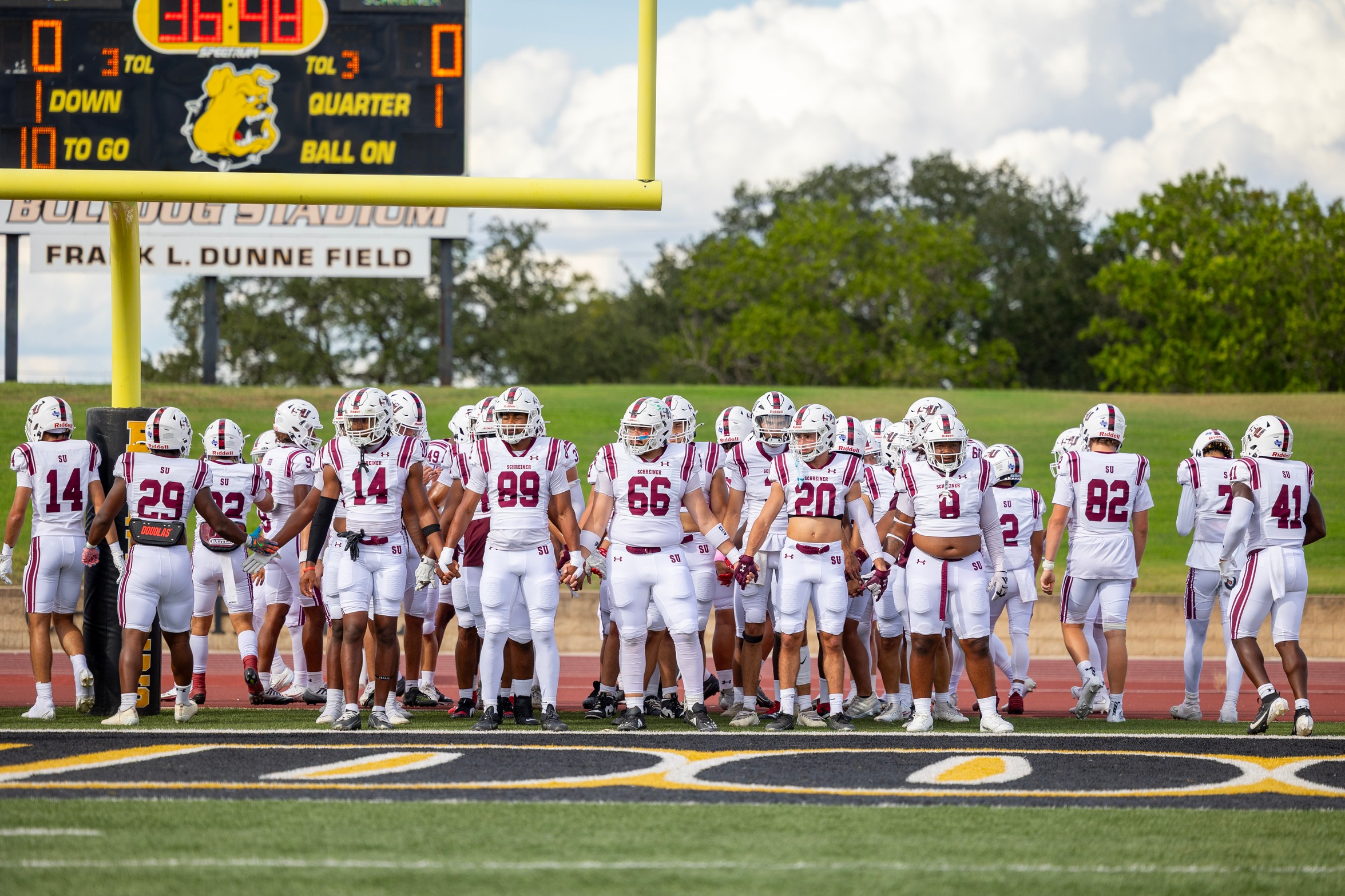 Schreiner Mountaineers Top Howard Payne JV 41&ndash;28 in Balanced Road Victory