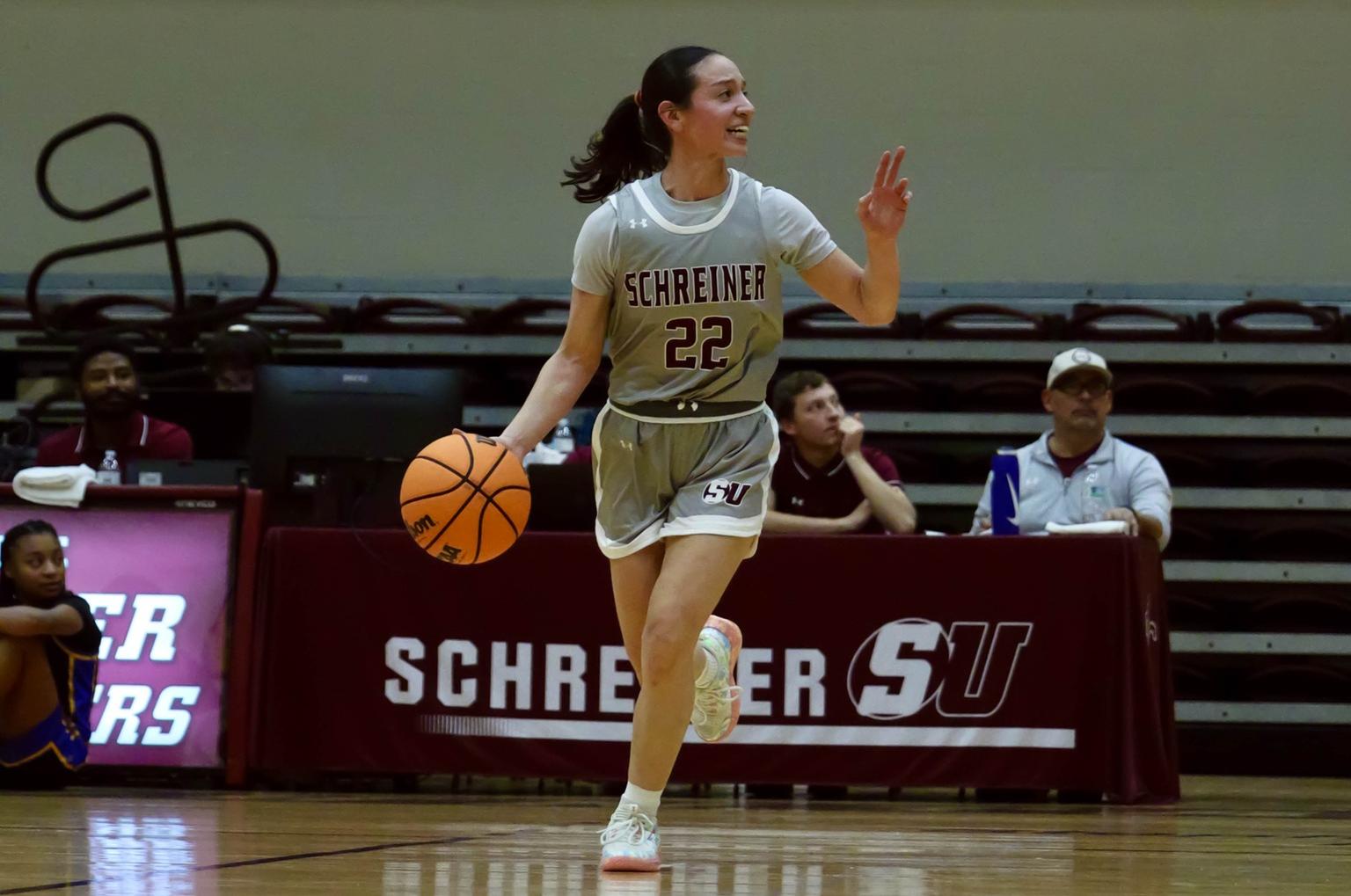 Women's Basketball Splits Final Weekend